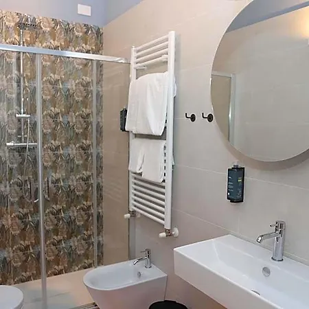 Lingua Hotel *